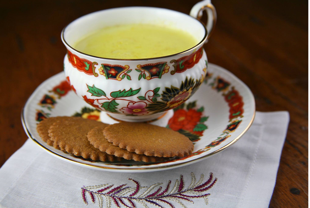 Creamy Turmeric Drink with Honey and Ginger (Anti-Inflammatory)