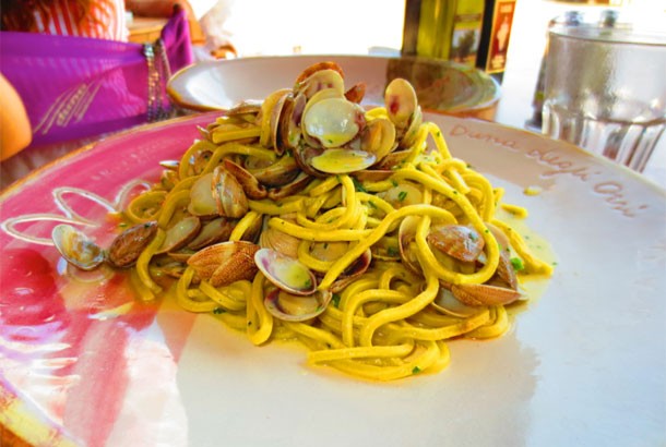 Pasta with Clams (Spaghetti Alle Vongole)