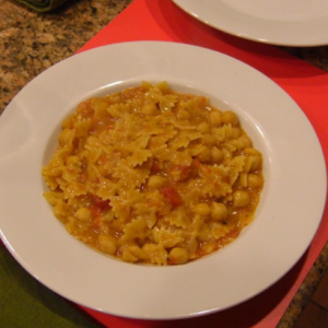 Pasta and Garbanzo Beans Alla Toscana