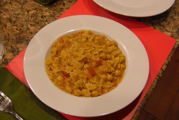 Pasta and Garbanzo Beans Alla Toscana