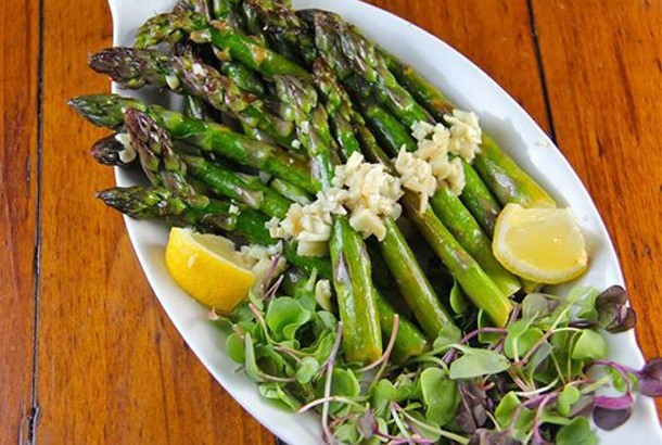 Lemony Asparagus With Garlic