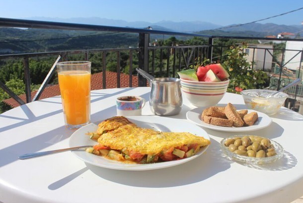 Greek Omelette with Zucchini and Tomato