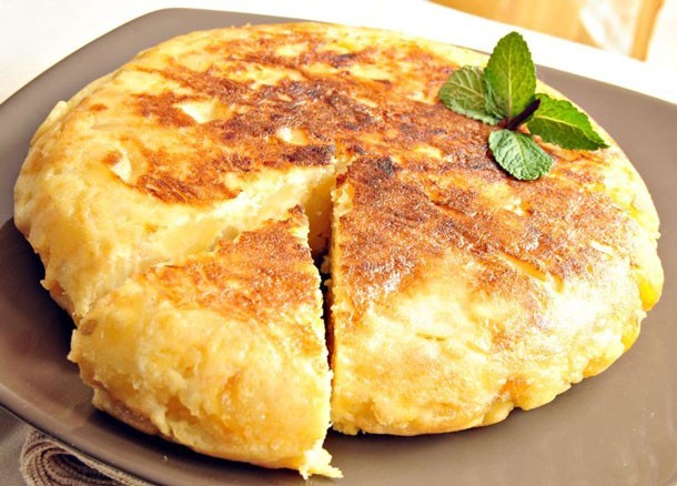 Mediterranean Diet Recipes: Tortilla Española (Potato and Egg Omelet from Spain)