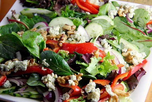 Receitas Dietéticas Mediterrânicas: Salada de Noz de Maçã Gorgonzola