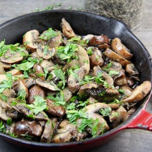 Mediterranean Diet Recipes: Sautéed Mushrooms with Garlic and Thyme