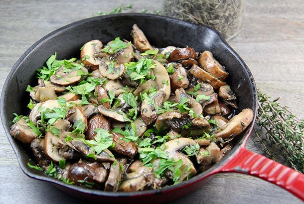 Mediterranean Diet Recipes: Sautéed Mushrooms with Garlic and Thyme