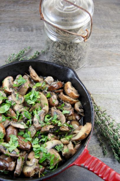 Mediterranean Diet Recipes: Sautéed Mushrooms with Garlic and Thyme