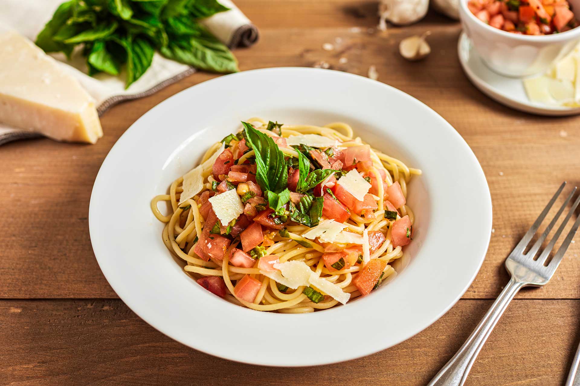 Tomato Basil Pasta Sauce - Spaghetti alla Portofino (Italy)