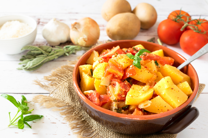 GREEK POTATOES WITH TOMATOES AND ONION PATATES YAHNI visual data 2