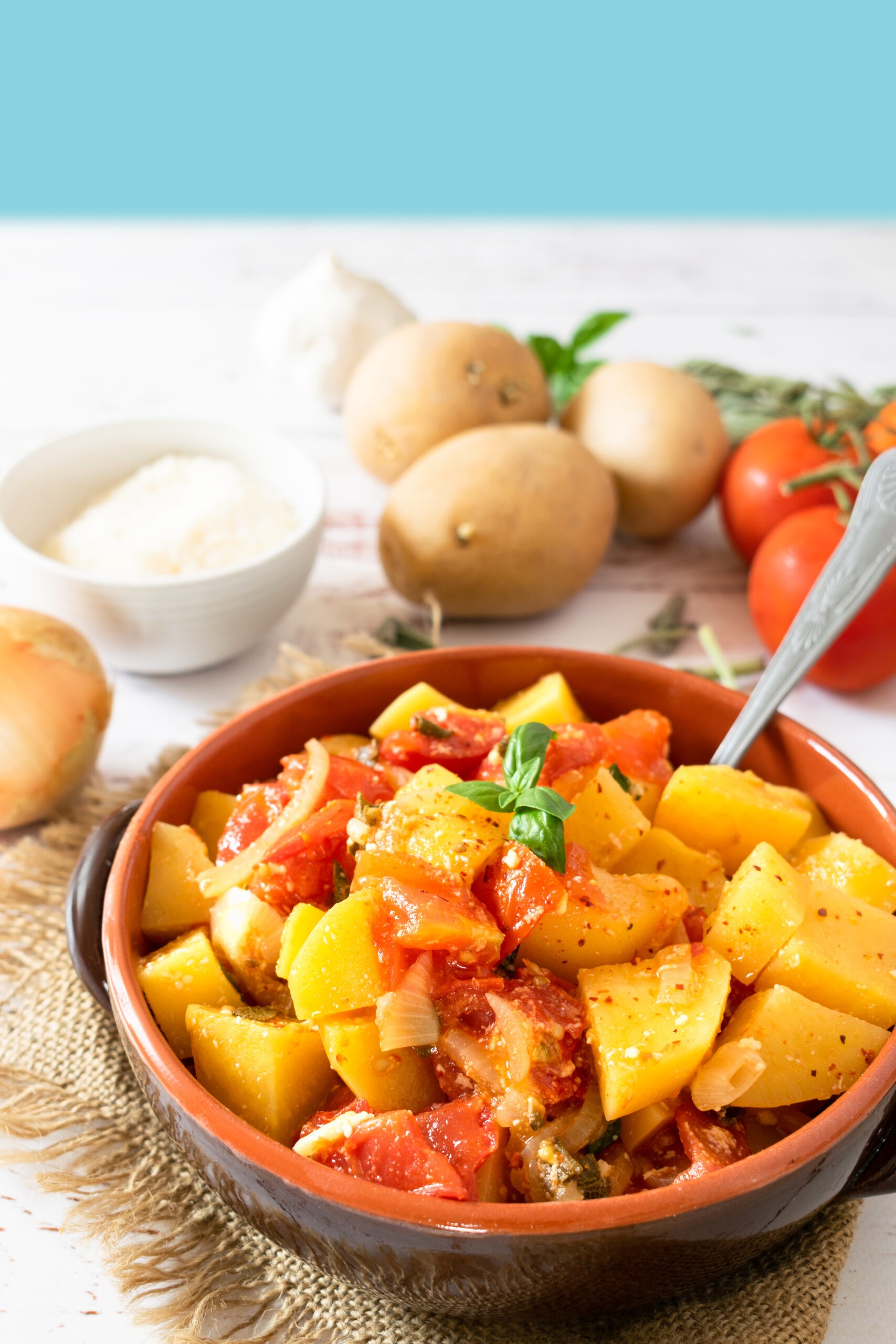 GREEK POTATOES WITH TOMATOES AND ONION PATATES YAHNI visual data 4